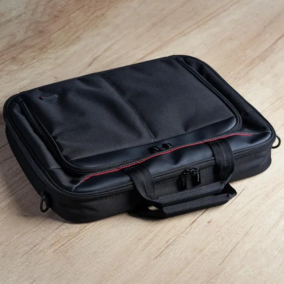 Sacoche Targus Classic Clamshell CN31 15,6″ — vue 3
